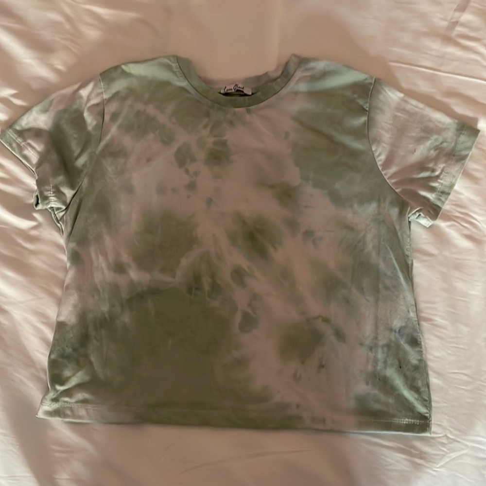 Green and white tie-dye short tee shirt